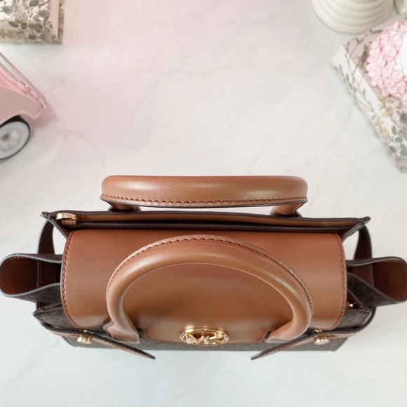 Final Sale!!! 👜 MICHAEL KORS 🌺 Carmen Medium Faux Leather Belted Satchel - Picture 10 of 15